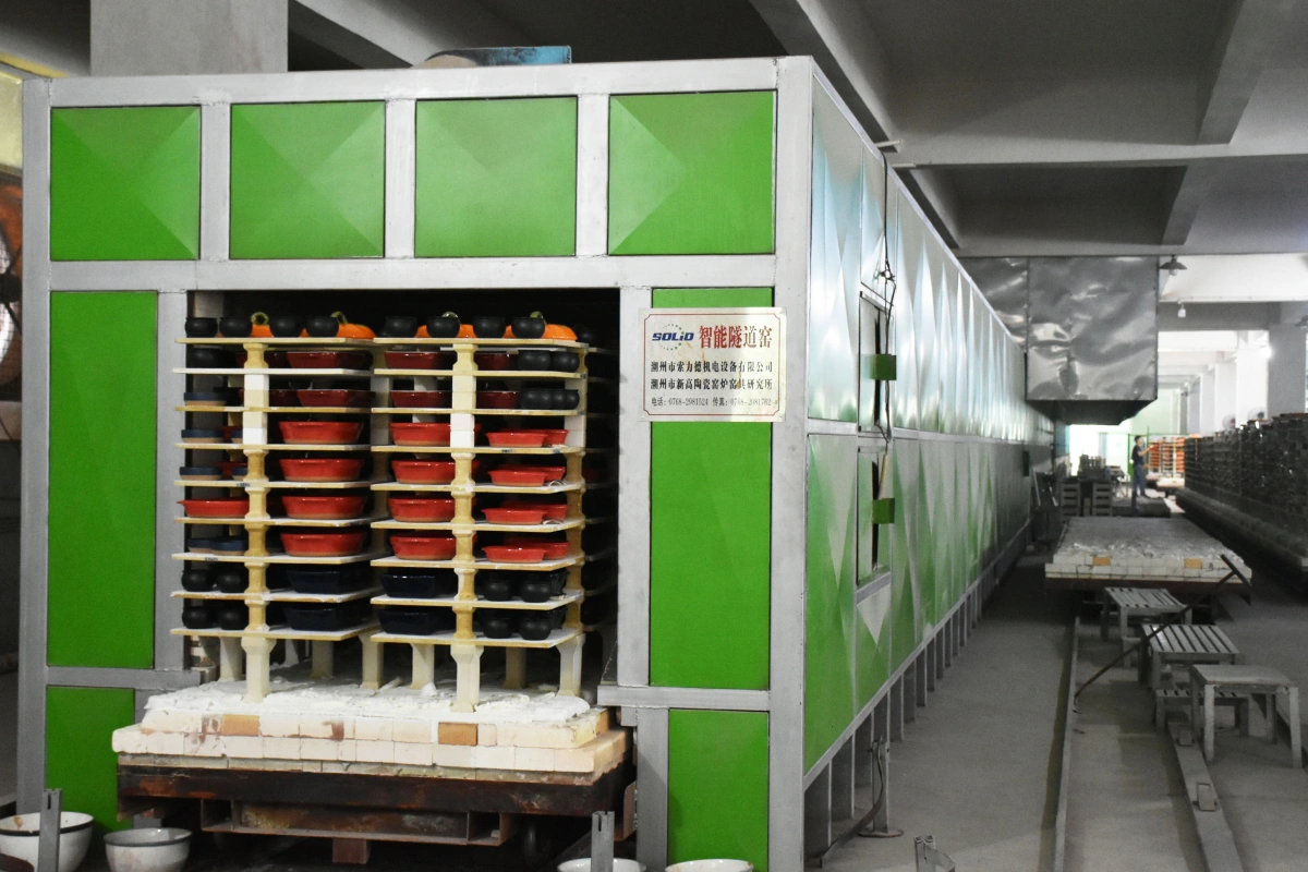 拡張性と効率性を兼ね備えた日用陶磁器メーカー